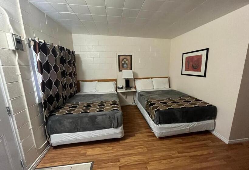 חדר סטנדרט שתי מיטות זוגיות, West Castle Motel