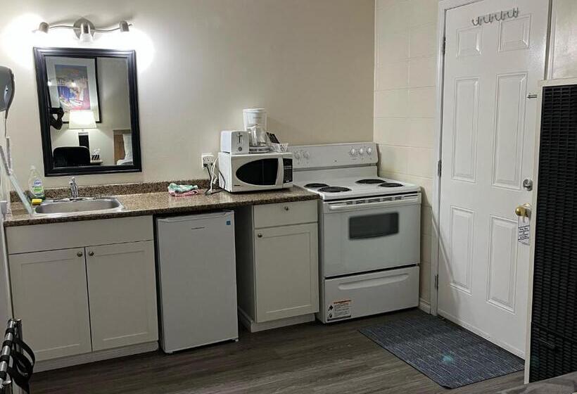 חדר סטנדרט שתי מיטות זוגיות, West Castle Motel