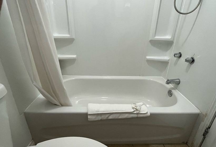 חדר סטנדרט שתי מיטות זוגיות, West Castle Motel