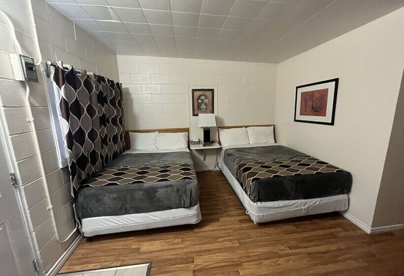 Номер Стандарт 2 Двуспальные Кровати, West Castle Motel