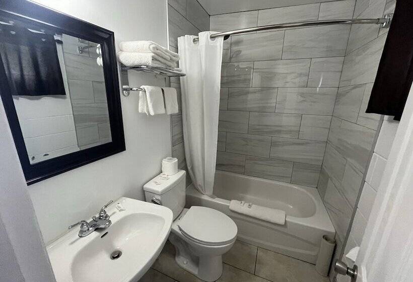 חדר סטנדרט שתי מיטות זוגיות, West Castle Motel