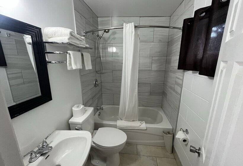 חדר סטנדרט שתי מיטות זוגיות, West Castle Motel