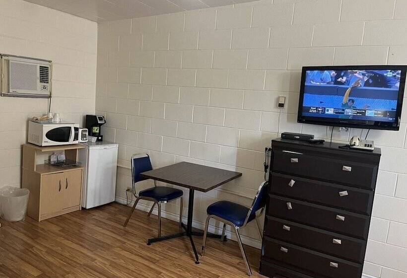 חדר סטנדרט שתי מיטות זוגיות, West Castle Motel