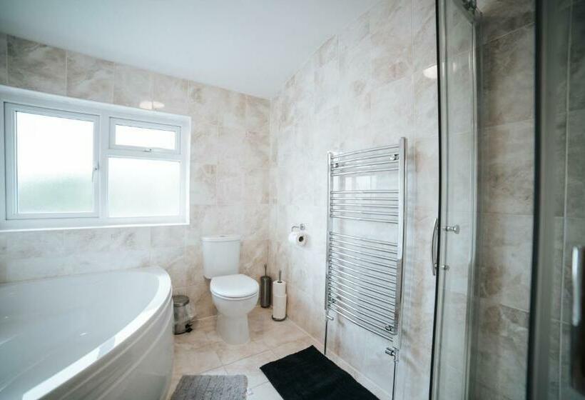 غرفة قياسية, The Lamb Of Rhos