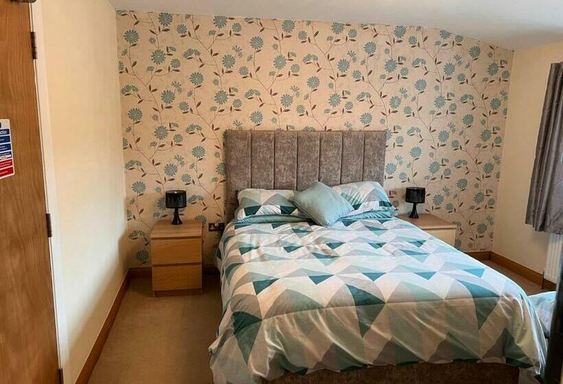 غرفة قياسية سرير كينج, The Lamb Of Rhos