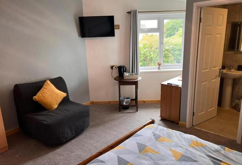 غرفة عائلية, The Lamb Of Rhos