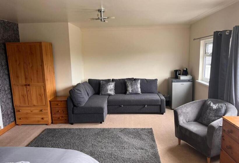 جناح سرير كينج, The Lamb Of Rhos