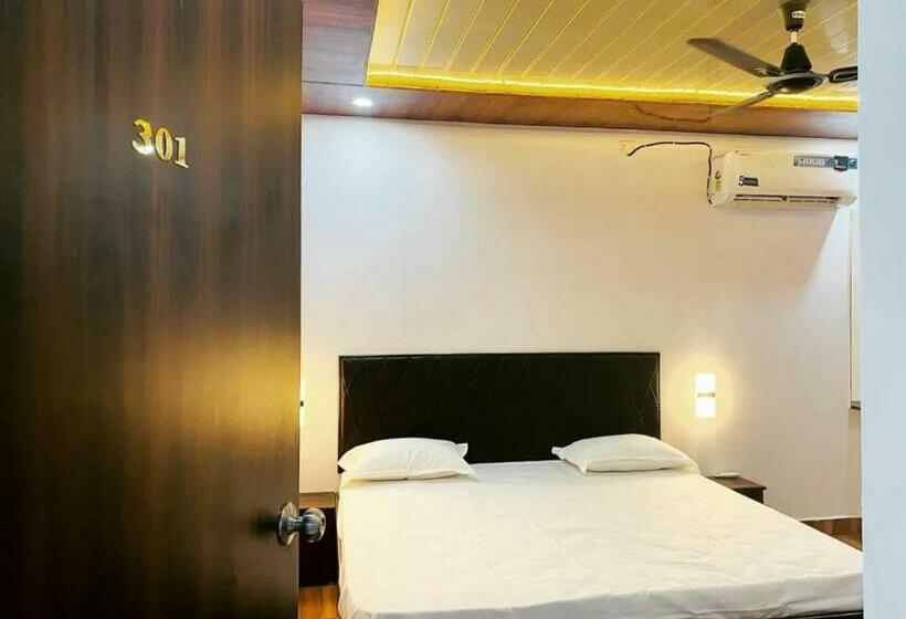 חדר דחוקס עם מיטת קינג, Royal Excellency Inn