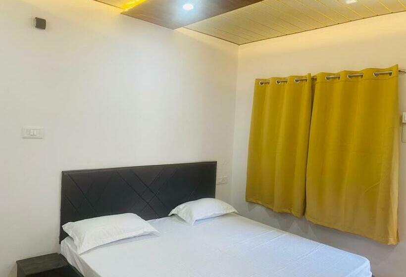 חדר דלוקס, Royal Excellency Inn