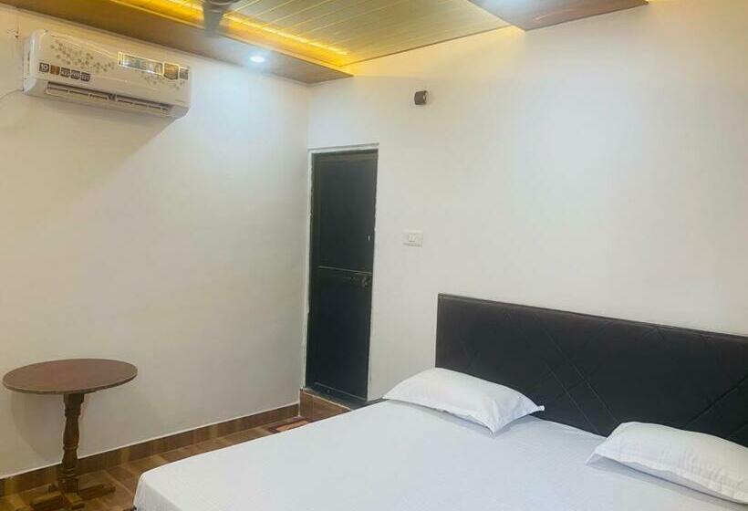 חדר דלוקס, Royal Excellency Inn