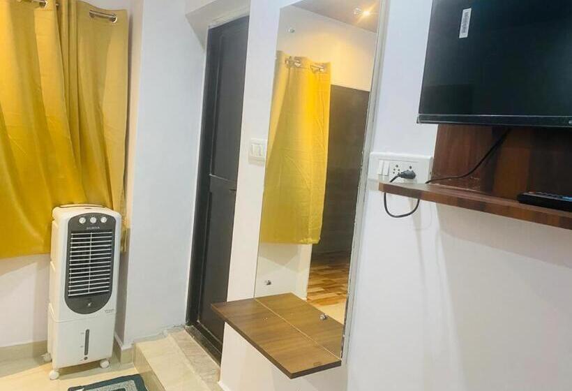 חדר אקונומי, Royal Excellency Inn