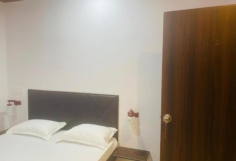 Номер Economy, Royal Excellency Inn