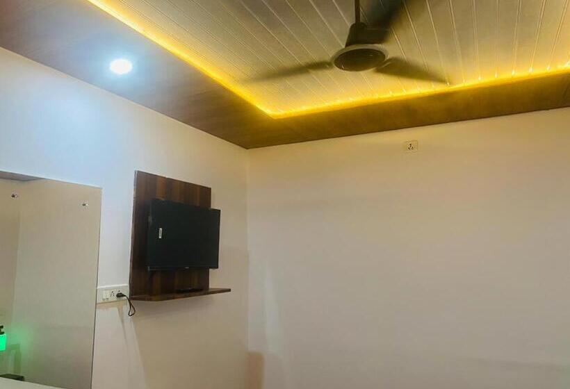 חדר אקונומי, Royal Excellency Inn