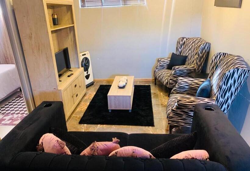 غرفة قياسية, Dr M Beauty Lounge And Guest House