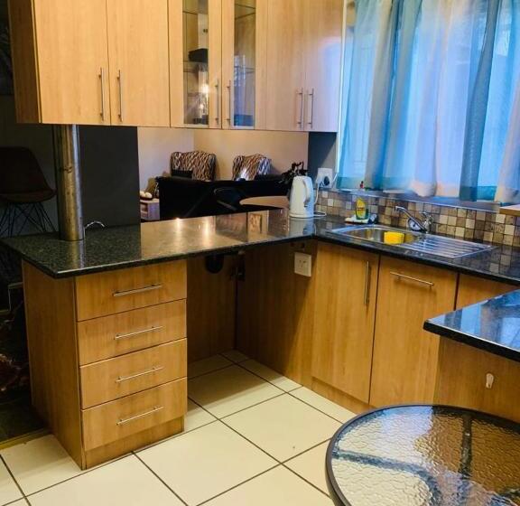 Номер Стандарт, Dr M Beauty Lounge And Guest House