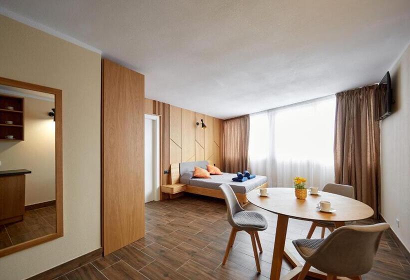 استودیوی لوکس, El Patio Hostal