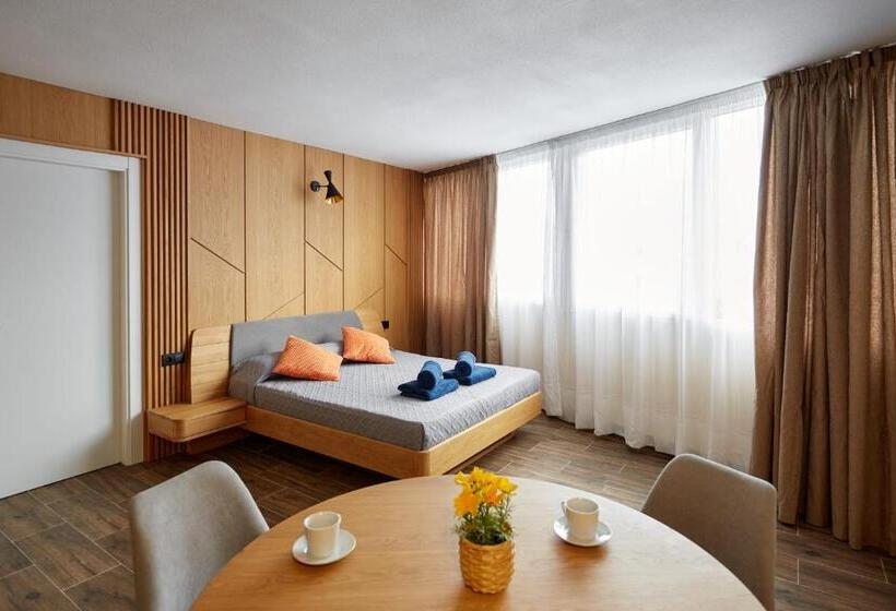 استودیوی لوکس, El Patio Hostal