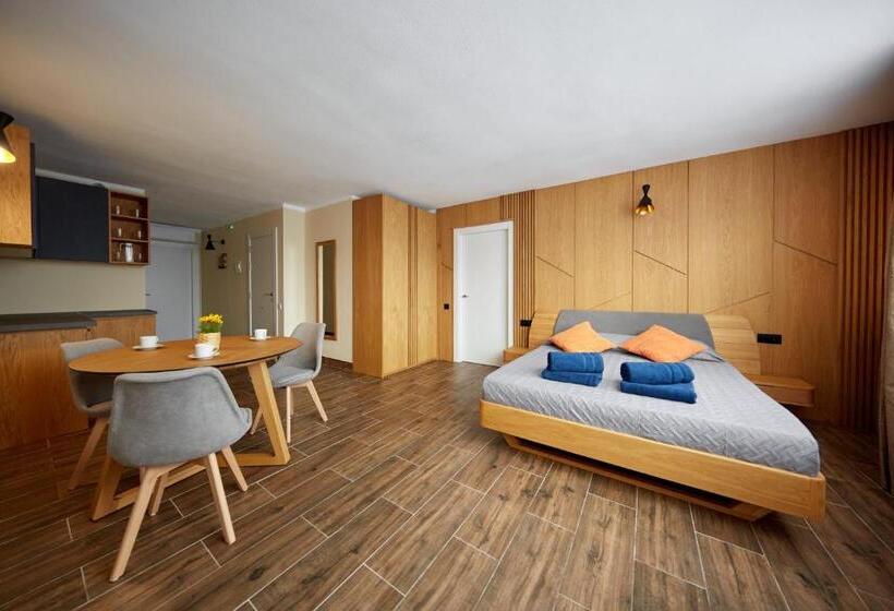 디럭스 스튜디오, El Patio Hostal