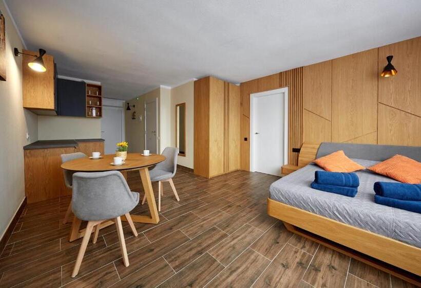 استودیوی لوکس, El Patio Hostal