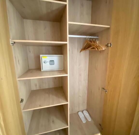 استودیوی لوکس, El Patio Hostal