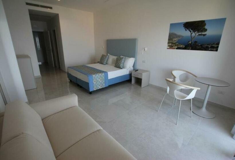 חדר סופריור נוף לים, Lucia