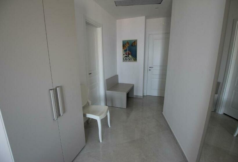 חדר סופריור נוף לים, Lucia