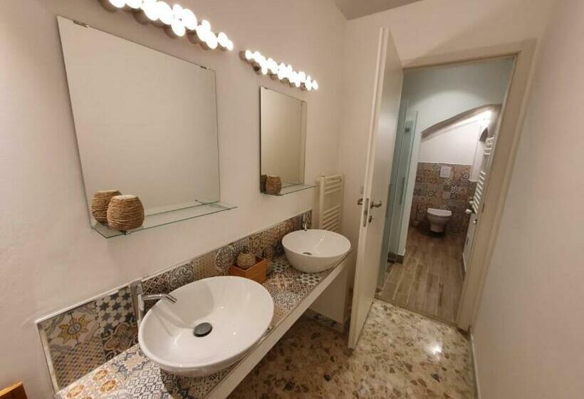 Standart Oda, Stella Maris