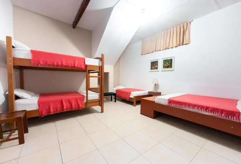 Perhehuone, Hostal Centrika