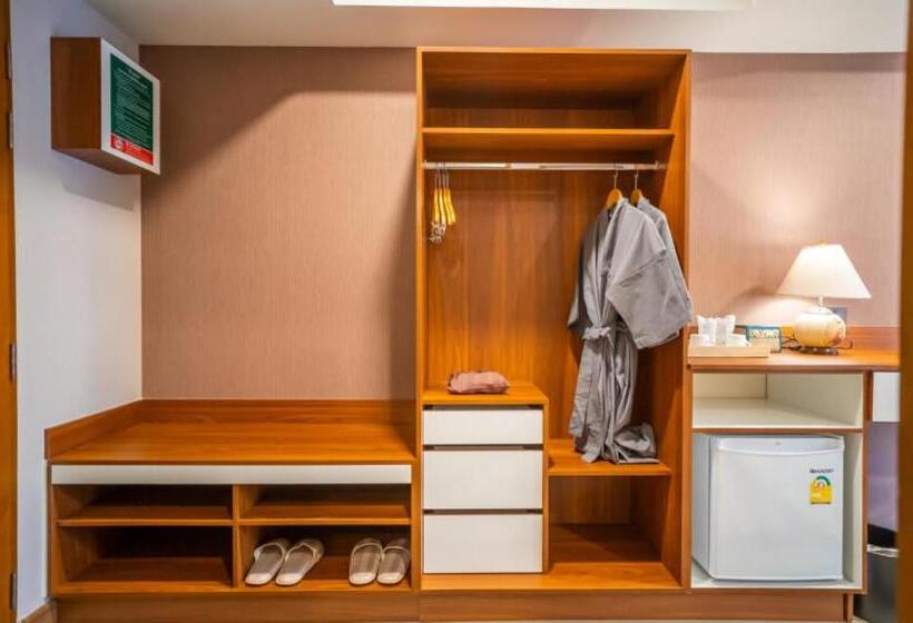 带大床的豪华间, Siri Nakornpink Chiang Mai Hotel Sha Plus