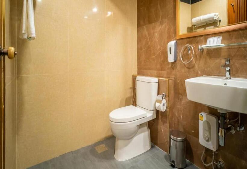 带大床的豪华间, Siri Nakornpink Chiang Mai Hotel Sha Plus