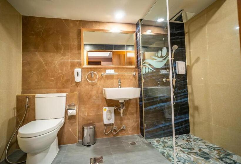 带大床的豪华间, Siri Nakornpink Chiang Mai Hotel Sha Plus