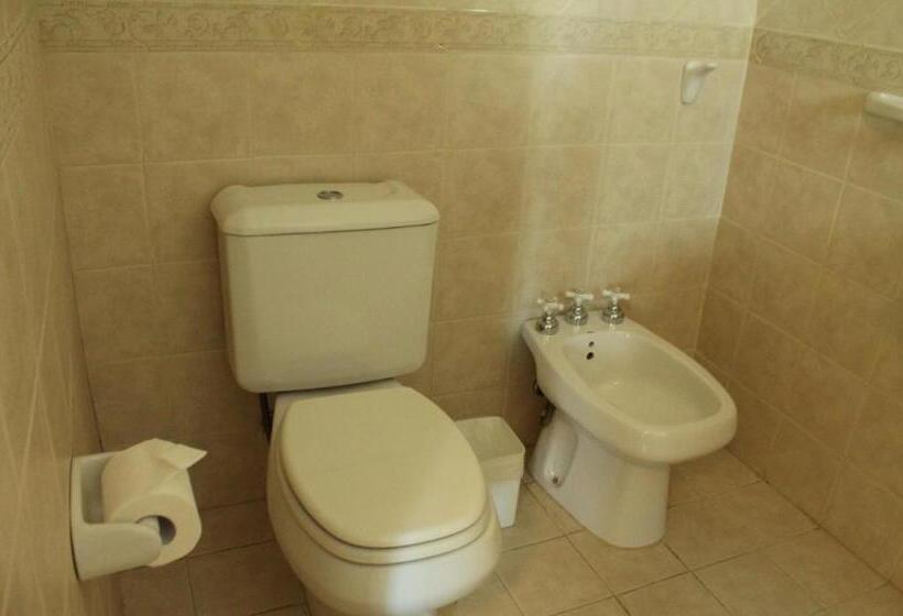 غرفة قياسية ثلاثية, 349 Suites