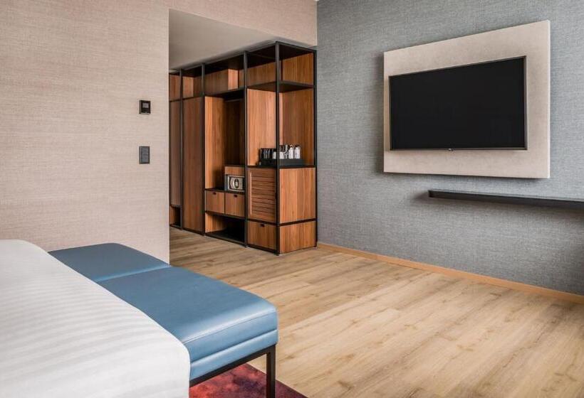 디럭스 룸 킹사이즈 침대, Geneva Marriott