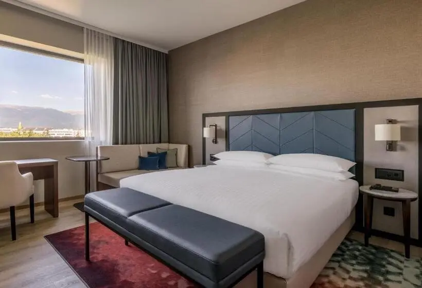 キングサイズベッドのスーペリアルーム, Geneva Marriott