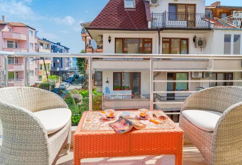 חדר דלוקס עם מרפסת, Boutique Guest House  Sofia
