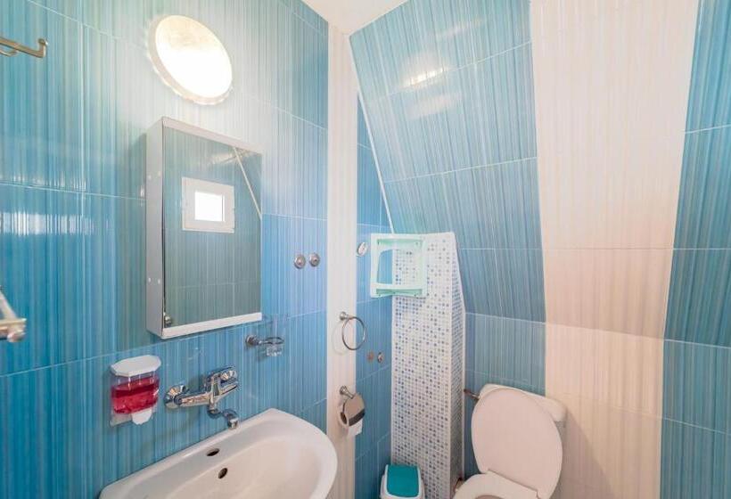 חדר משפחתי צדדי נוף לים, Boutique Guest House  Sofia