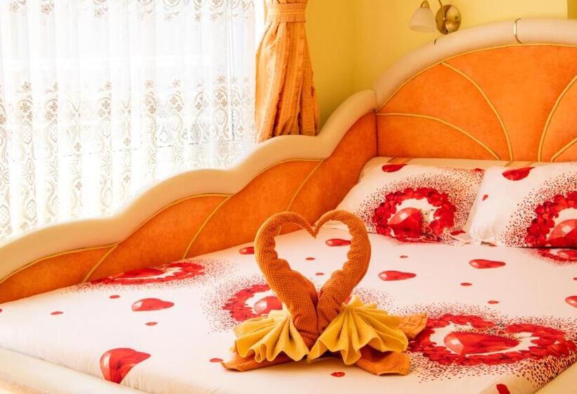 חדר סטנדרט נוף לים עם מרפסת, Boutique Guest House  Sofia