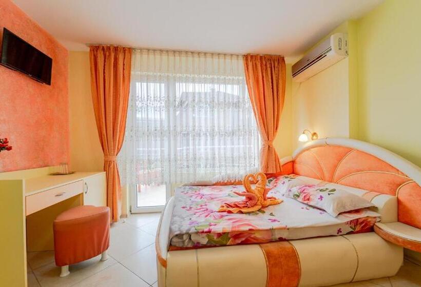 חדר סטנדרט נוף לים עם מרפסת, Boutique Guest House  Sofia