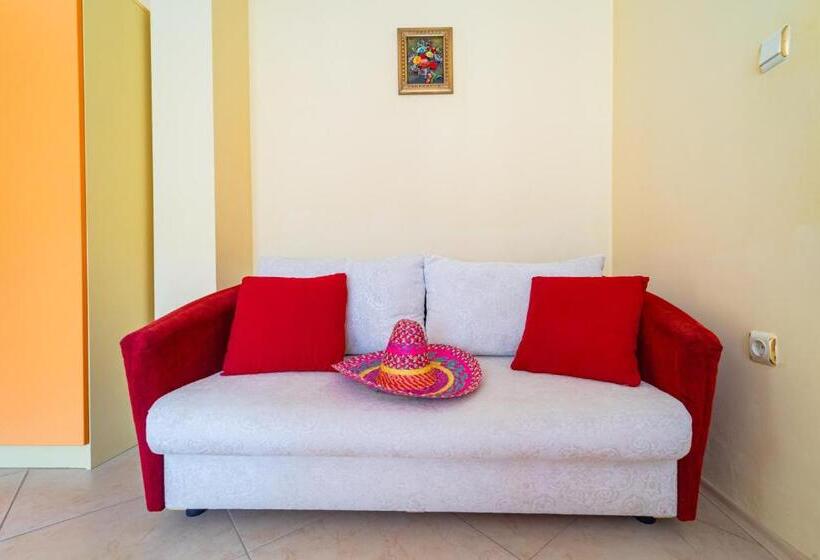 חדר דלוקס צדדי נוף לים, Boutique Guest House  Sofia