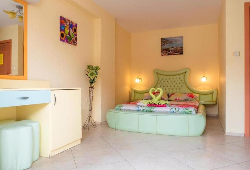 חדר סטנדרט עם מרפסת, Boutique Guest House  Sofia