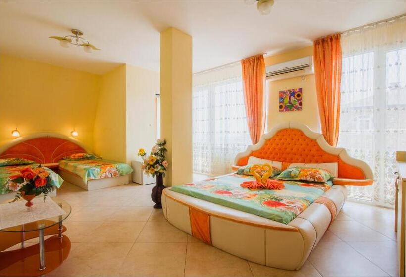חדר משפחתי צדדי נוף לים, Boutique Guest House  Sofia