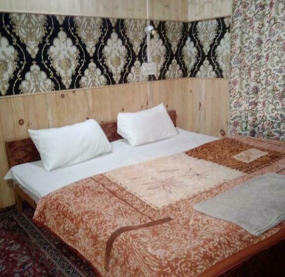 Quarto Deluxe, Rainbow Palace Pahalgam