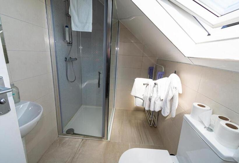 شقة غرفتين, Aisling Guest House