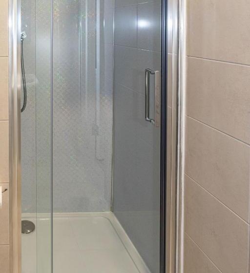 غرفة قياسية رباعية, Aisling Guest House