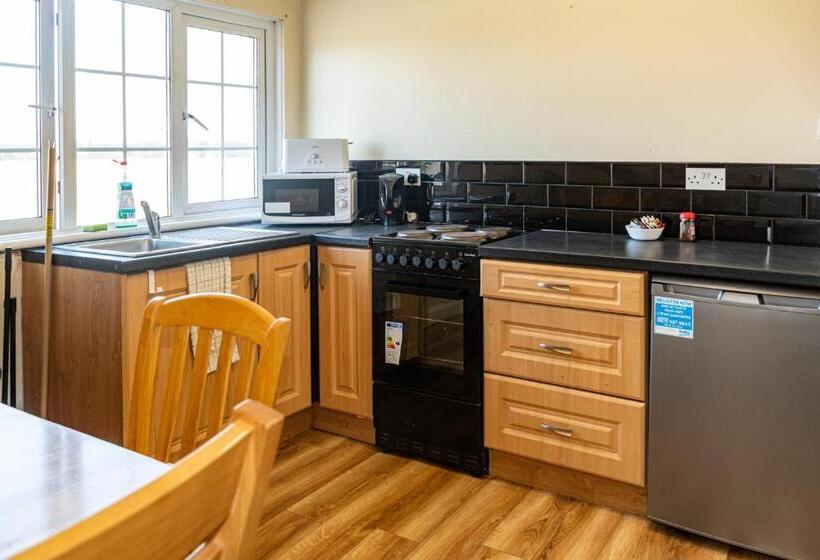 شقة غرفتين, Aisling Guest House