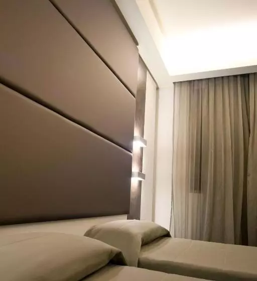 Standard Kolmen Hengen Huone, Albergo Dei Laghi