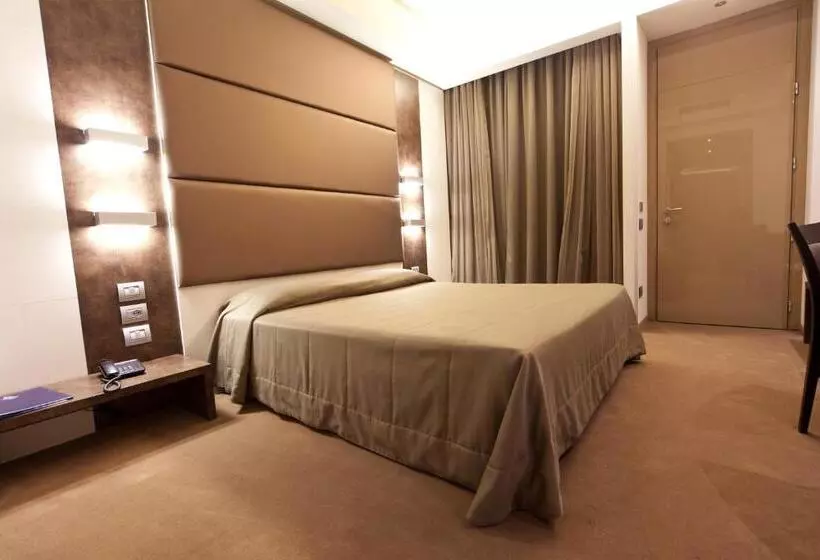 Standard Kolmen Hengen Huone, Albergo Dei Laghi