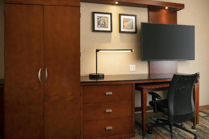 غرفة قياسية سرير كينج, Courtyard By Marriott Santa Barbara Goleta