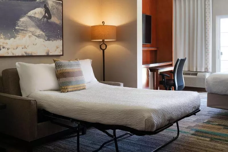 キングサイズベッドのジュニアスイート, Courtyard By Marriott Santa Barbara Goleta
