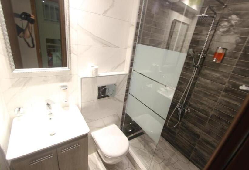 חדר סופריור, Mallas